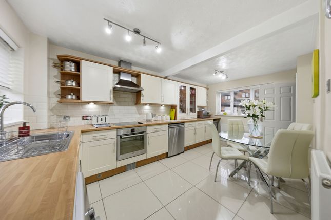 38 Raleigh Close, Warrington photo 3
