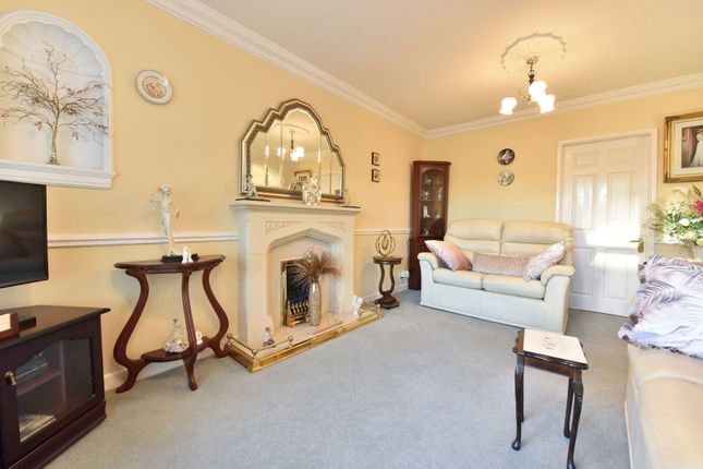 9, Hewell Close, Kingswinford photo 2