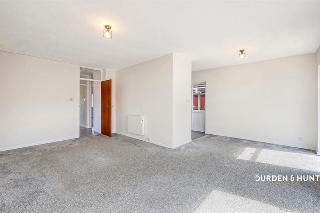 2 Feedhams Close, Colchester photo 2