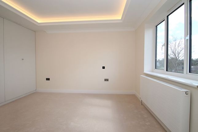 Town house to rent in Mews Close, Harrow