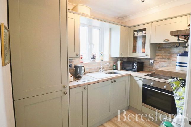 62, Melba Court, Chelmsford photo 4