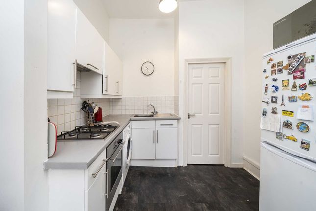 Flat for sale in Chestnut Grove, London