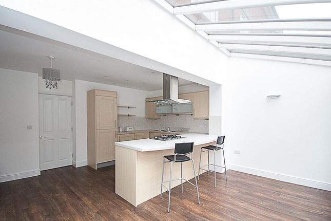 19, Greensleeves Drive, Brentwood photo 2