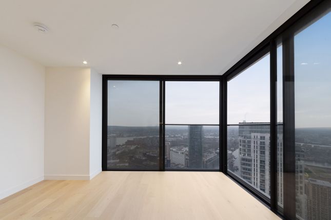 Apartment 4504 Hampton Tower, 75 Marsh Wall, Canary Wharf, London photo 3