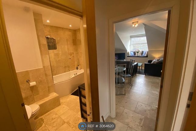 Flat, The Junxion Station Approach, Leeds photo 4