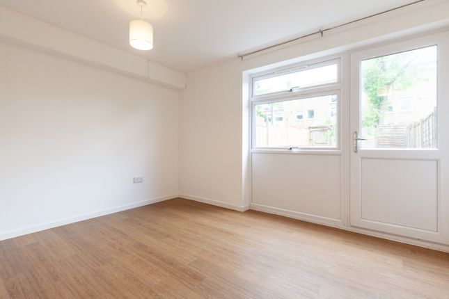 Town house to rent in Harefields, Oxford