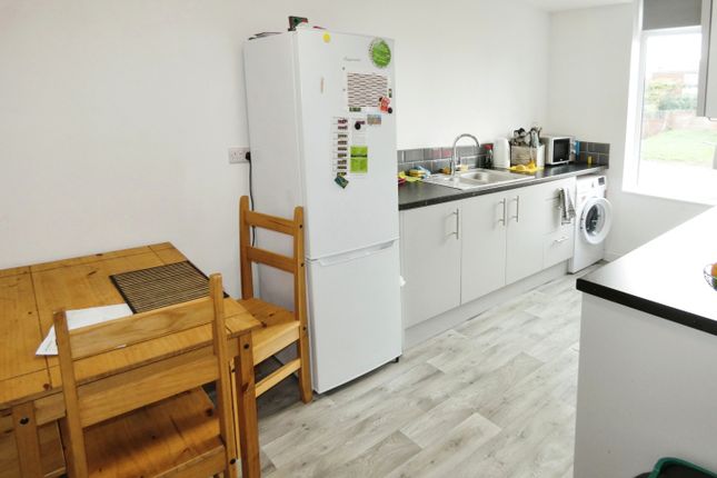 Room 4, 50, Patchwork Row, Mansfield photo 3