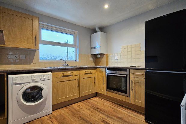 Maisonette to rent in Station Road, Crowborough