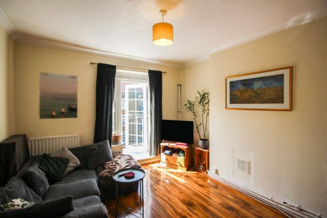 Flat to rent in Nuttall Street, London