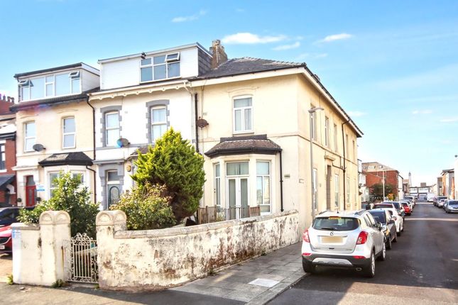 5-bed terraced on 62, Dean Street, Blackpool, £60,000