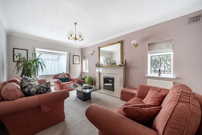 17, Birchdale, Buckinghamshire photo 2