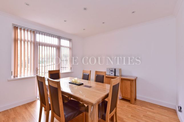 20, Hill Rise, Potters Bar photo 5