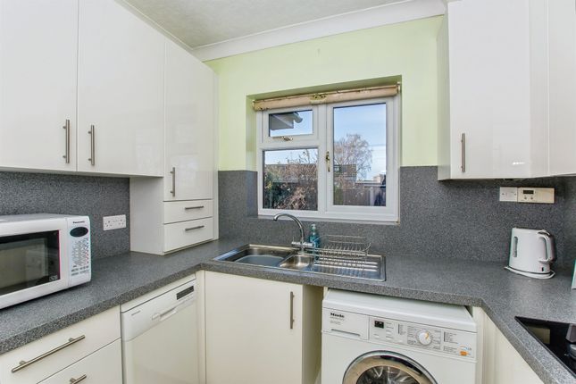 6, Woolcroft Close, Wisbech photo 2