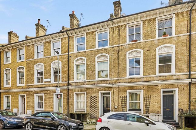Flat for sale in Southolm Street, London