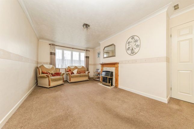 24, James Gardens, Clacton-On-Sea photo 4