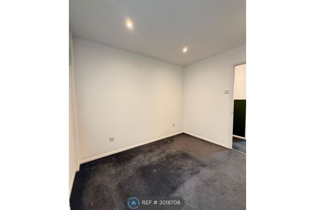 Ashmere Close, Calcot, Reading photo 5