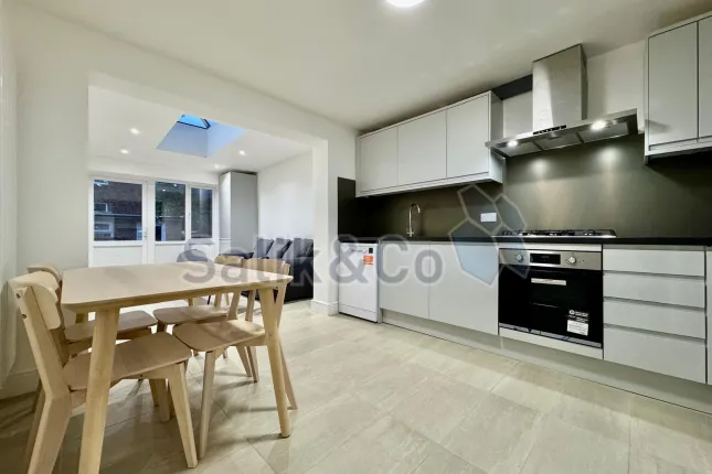 62, Swanfield Street, London photo 4