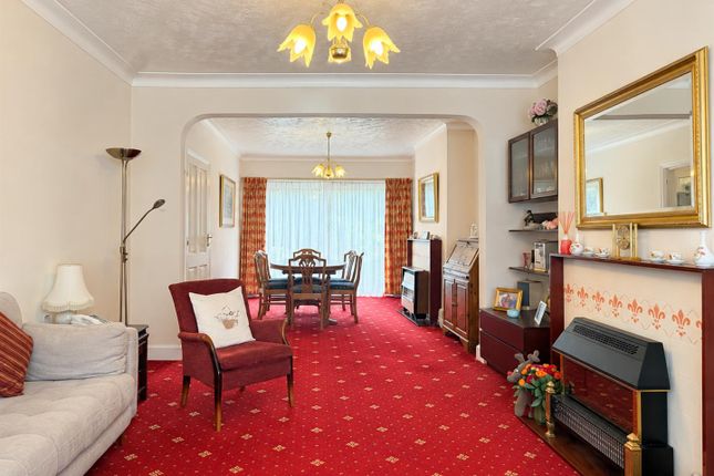 Fairfield Crescent, Edgware photo 3