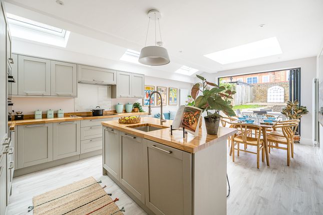 83, Trevelyan Road, London photo 4