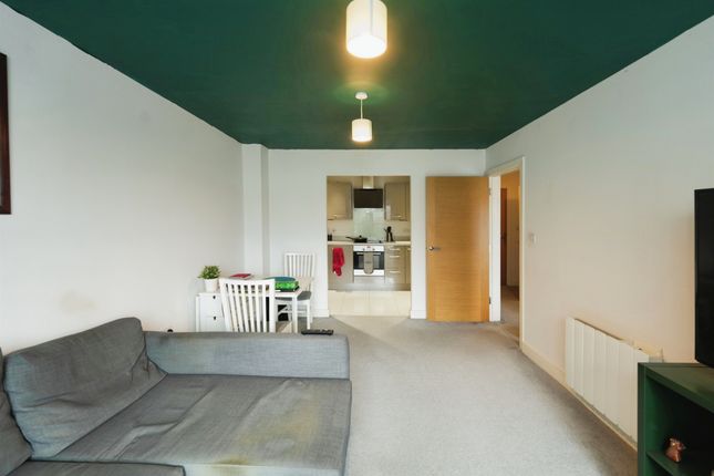 Flat 51, The Square, Long Down Avenue, Bristol photo 4