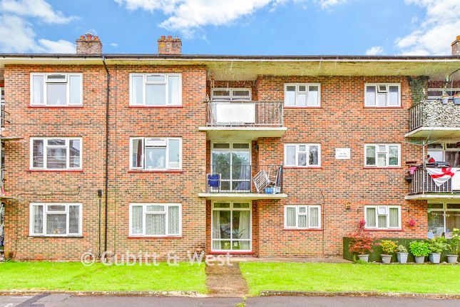 2-bed flat on 136, Milton Road, Waterlooville, £140,000