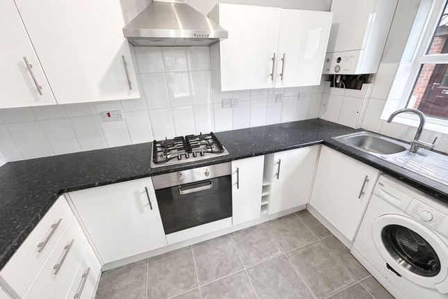 Flat 36, Runnymede Court, Stanford-Le-Hope photo 3