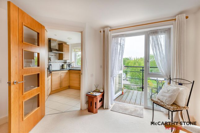 44 Waggoners Court, Legions Way, Bishop's Stortford photo 4