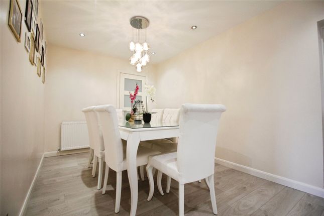 33, Harold Gardens, Essex photo 4