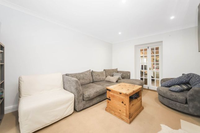 63, Weston Road, Aylesbury photo 4