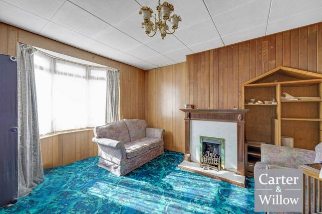 22, Dorothy Gardens, Dagenham photo 3