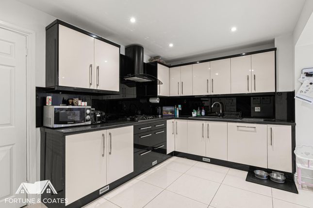 2, Crossway, Harlow photo 3