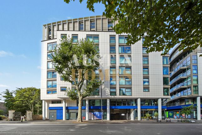Flat 307, 151 Tower Bridge Road, London photo 4