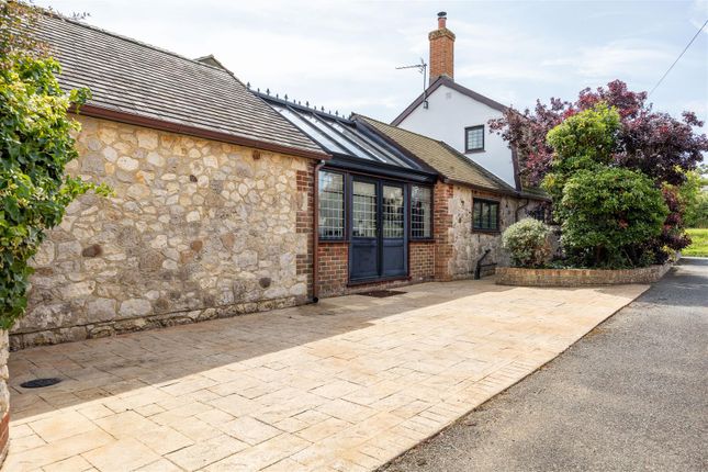 Whitewalls Cottage, Main Road, Thorley photo 2