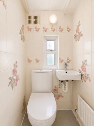 11, Walmington Fold, London photo 3