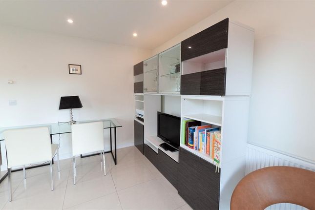 Shearwater Drive, West Hendon photo 2