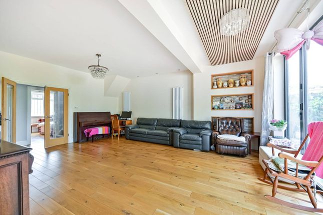 Connaught Road, New Malden photo 3
