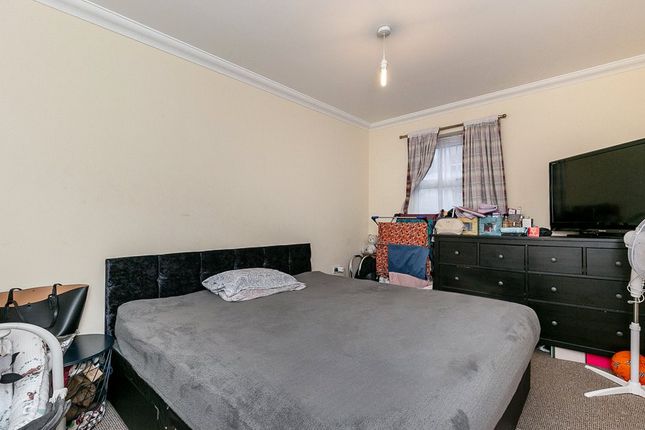 Flat for sale in Brook Road, Redhill, Surrey