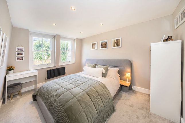 Flat 4, 12, Hillbury Road, London photo 4