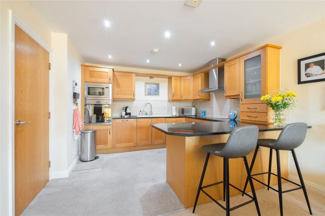 21, Holme Valley Court, Holmfirth photo 3