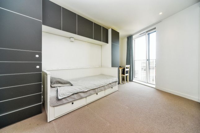 Flat for sale in 40 Cowleaze Road, Kingston Upon Thames