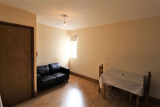 Connect House, Willow Lane, Mitcham CR4, 1 bedroom flat to rent