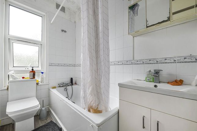Flat 3, 20 Minard Road, London photo 3