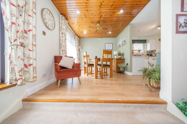 2 Bankton Wood, Livingston photo 3