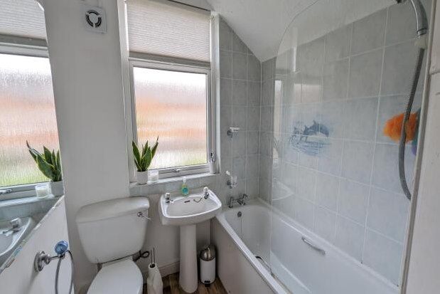 Terraced house to rent in Manvers Road, Nottingham