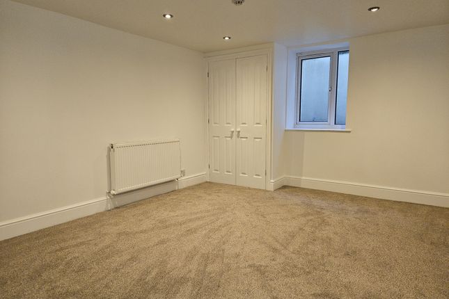 Flat 1, 21, Silverlands, Buxton photo 4