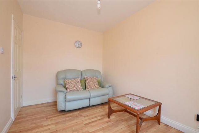 Flat 2, 162, Green Lane, Ilford photo 5