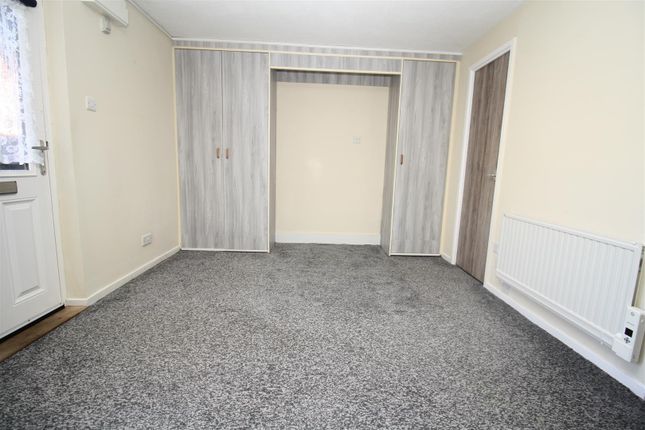 32, Pettingrew Close, Milton Keynes photo 4