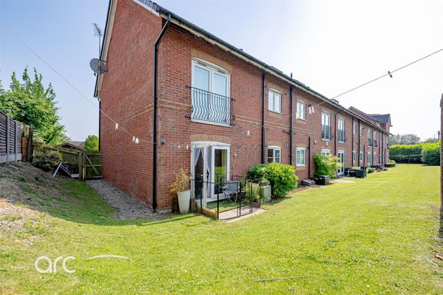 39, Gadfield Court, Manchester photo 4