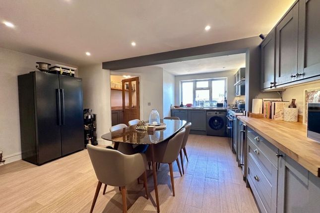 31 New Waverley Road, Basildon photo 3