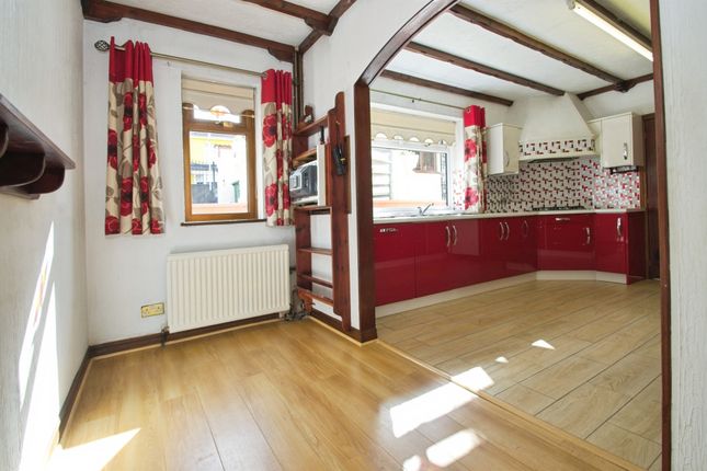 Copper Birch, The Avenue, PONTYPRIDD photo 3